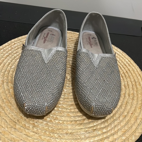 Bobs by Skechers Silver Rhinestone Detailing Slip-On Loafer Size 10 - Picture 2 of 9